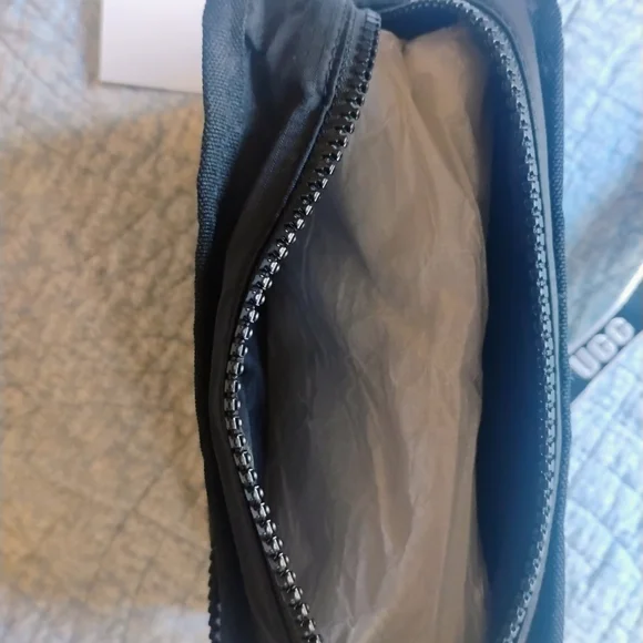 UGG Black Crossbody Bag - Picture 4 of 8